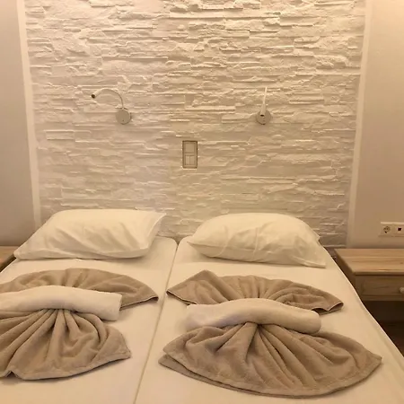 Acti 4*