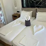 Acti 4*